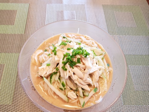 ごまだれと めんつゆで！蒸し鶏のせ 冷たいそうめん